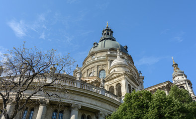 St. Stephen's Basilica is built in the Neo-Renaissance style. It is an equilateral cross. A massive dome is located at the intersection of the transverse transept with the main nave.