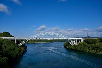 西海橋から見た青空バックの西海新橋の情景＠西海、長崎