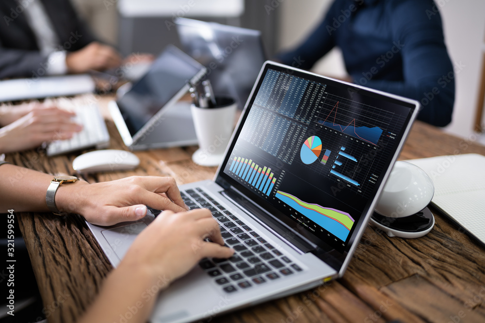 Aufkleber businessperson using laptop with graph on screen