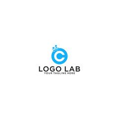 Obraz premium Molecule initial letter C logo design. Lab Logo design Element. Design vector with dots