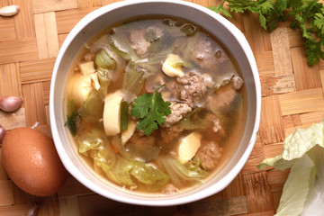 clear soup with bean curd and minced pork
