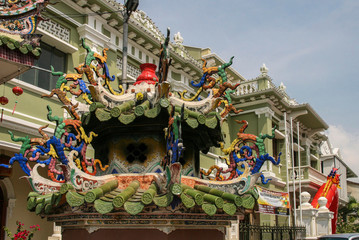 dragon on the roof of buddhist temple
