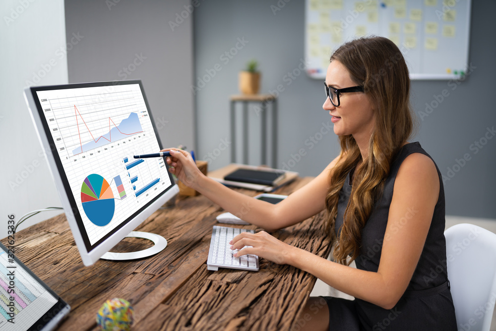 Poster businesswoman analyzing graph on computer
