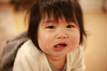 泣く赤ちゃん
