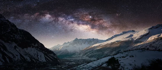 Crédence de cuisine en verre imprimé Himalaya Milky Way above snowy mountains. Sky with stars at night in Nepal, Himalayas.
