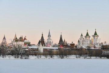 Fototapeta premium winter frosty morning with a view of the lake and the ancient fortress
