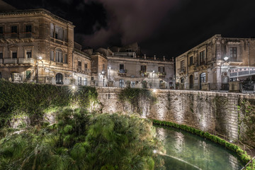 Obraz premium Syracuse Sicily. Source Aretusa in the night.