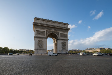 Fototapeta na wymiar The Arc de Triomphe in Paris, France