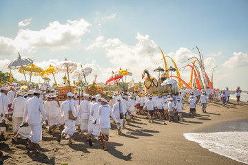 Obraz premium Sanur beach melasti ceremony 2015-03-18, Melasti is a Hindu Balinese purification ceremony and ritual, which according to Balinese calendar is held several days prior to the Nyepi holy day