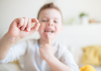 Naklejka premium Teenager child with a tooth dropped out