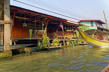 Fototapeta na wymiar Damnoen Saduak Floating Market - Thailand