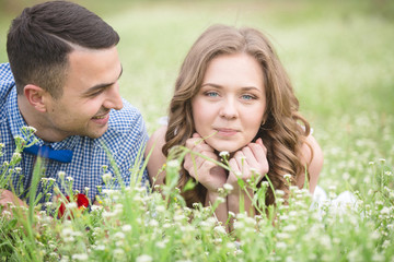 Obraz premium Young couple in the spring park