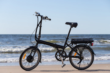 Fototapeta na wymiar Bicycle on the beach. Bicycle against sea background on sandy shore