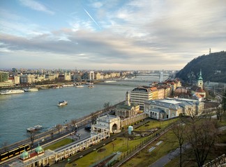 Naklejka premium Sightseeing of Budapest Skyline from Buda side