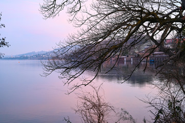 Morgendämmerung am See 