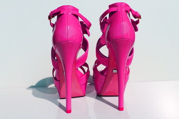 Lack Plateau High-Heels in neon pink - Schuh Fetisch