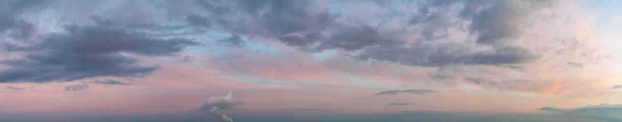 Obraz na płótnie Canvas Fantastic clouds at sunrise