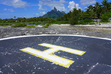 View of helipad over the reef in French Polynesia, South Pacific - obrazy, fototapety, plakaty