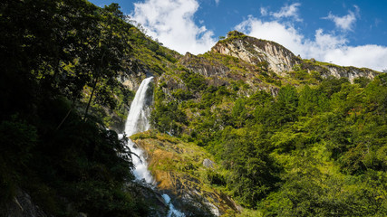 Obraz premium most beautiful waterfall in nepal