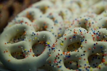 candy pretzels with sprinkles
