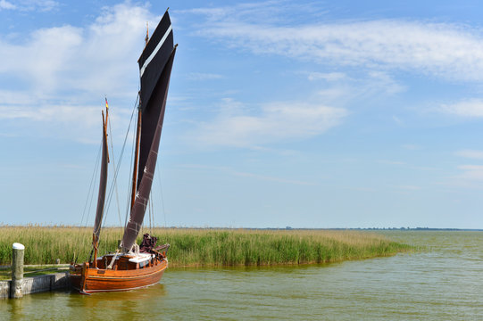 Zeesenboot auf dem Dar&szlig;