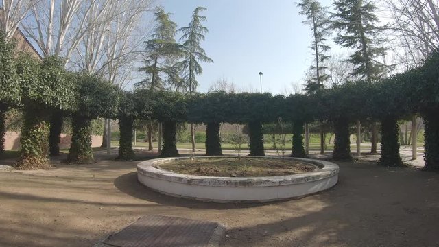 Jard&iacute;n circular escondido 