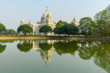 Obraz premium Victoria Memorial Hall and garden in Kolkata
