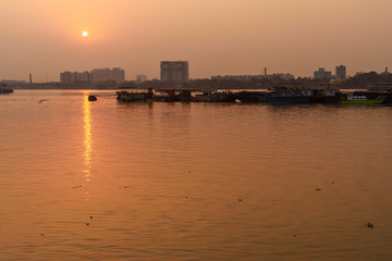 Fototapeta premium View of sunset on Hooghly or Ganga. Kolkata. India