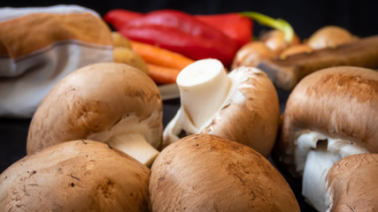 Braune Champignon fokusiert