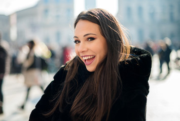 Portrait of a smiling woman outdoor