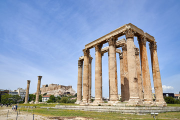 Fototapeta premium Temple of the Olympian Zeus and the Acropolis in Athens, Greece