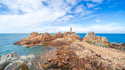 Fototapeta na wymiar phare de paon et ses rochers, île de bréhat partie nord, côtes d'amor,bretagne