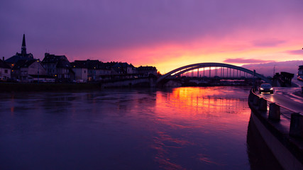 Coucher du soleil sur le pont de Pont Sainte Maxence, Oise, Picardie, Hauts-de-France