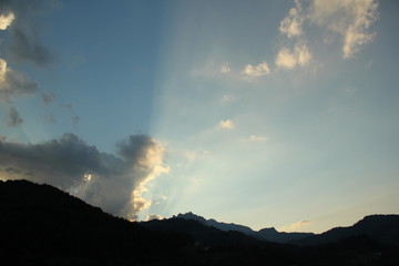 Fototapeta premium sunlight over mountain clouds