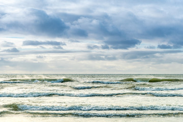 Obrazy na Szkle  Piękne zimowe Bałtyk w wietrzny dzień