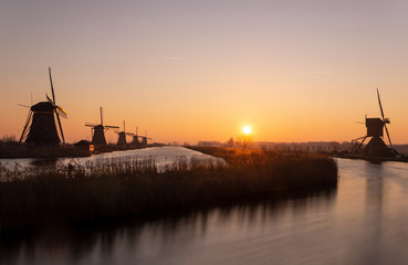 Fototapeta premium Rising sun in Kinderdijk, The Netherlands
