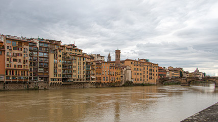 Fototapeta premium Veduta di Firenze e il fiume Arno