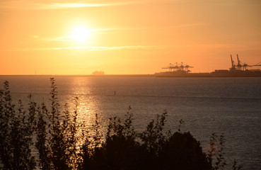 Fototapeta na wymiar Le Havre im Sonnenuntergang