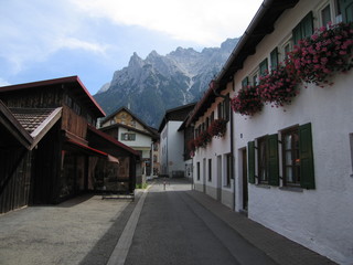 Gasse in Mittenwald Karwendelgebirge