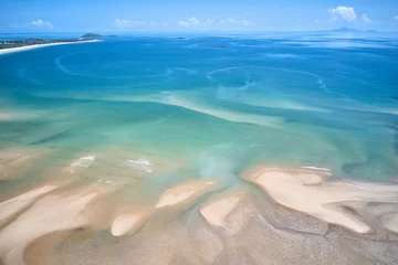 Foto op Plexiglas Whitehaven Beach, Whitsundays Eiland, Australië Mackay-regio en Whitsundays luchtfoto drone-beeld met blauw water en rivieren over zandbanken