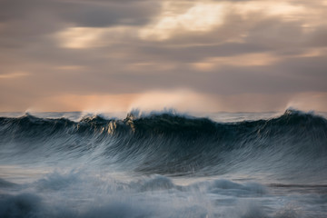 Obraz premium Motion blur photo of a large wave, Sydney Australia