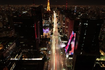 Panoramic view of a illuminated avenue em São Paulo, Brazil. Paulista Avenue. Great landscape. Colorful scenery. - obrazy, fototapety, plakaty