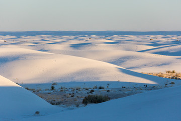Fototapeta na wymiar Landscape view of the sunrise in White Sands National Park near Alamogordo, New Mexico.