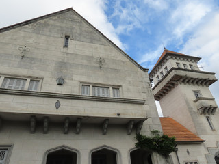 Side view of a castle and its tower