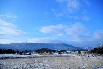 Fototapeta na wymiar 初雪の田舎町