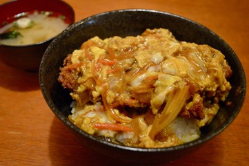 美味しい黒豚カツ丼