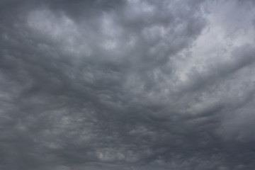 Obraz premium the sky in gray gloomy Cumulus clouds before a thunderstorm rainy weather