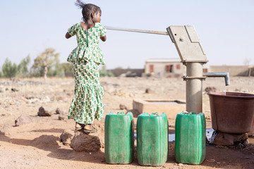  Gorgeous West African Girl Saving Fresh Water for a dehydration concept - obrazy, fototapety, plakaty