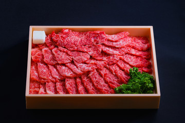 肉　牛肉　霜降り肉　国産牛　和牛　焼肉　食材　赤身　ふるさと納税　返礼品　贈答品　箱入り　食品　畜産