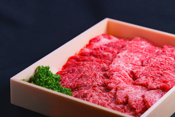 肉　牛肉　霜降り肉　国産牛　和牛　焼肉　食材　赤身　ふるさと納税　返礼品　贈答品　箱入り　食品　畜産